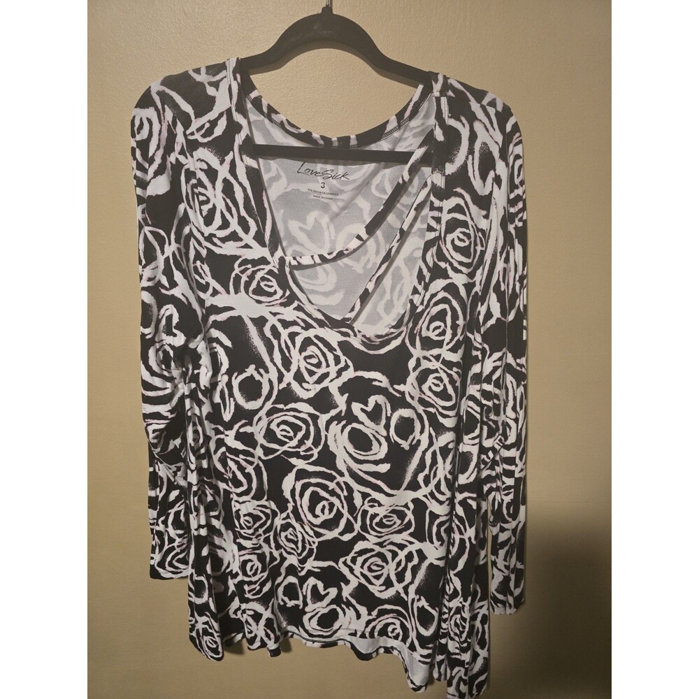 Torrid Plus Size 3 LoveSick Hi-Lo Tee - Super Soft Black Skulls Top